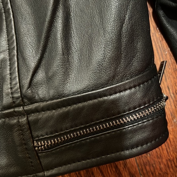 BNWT Marciano black leather bomber size small - Picture 6 of 8